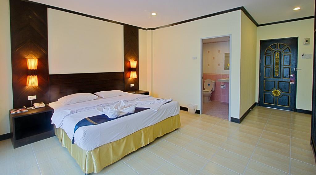 Absolute Guesthouse Phuket Patong 외부 사진